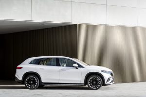 2023-Mercedes-EQS-SUV-9